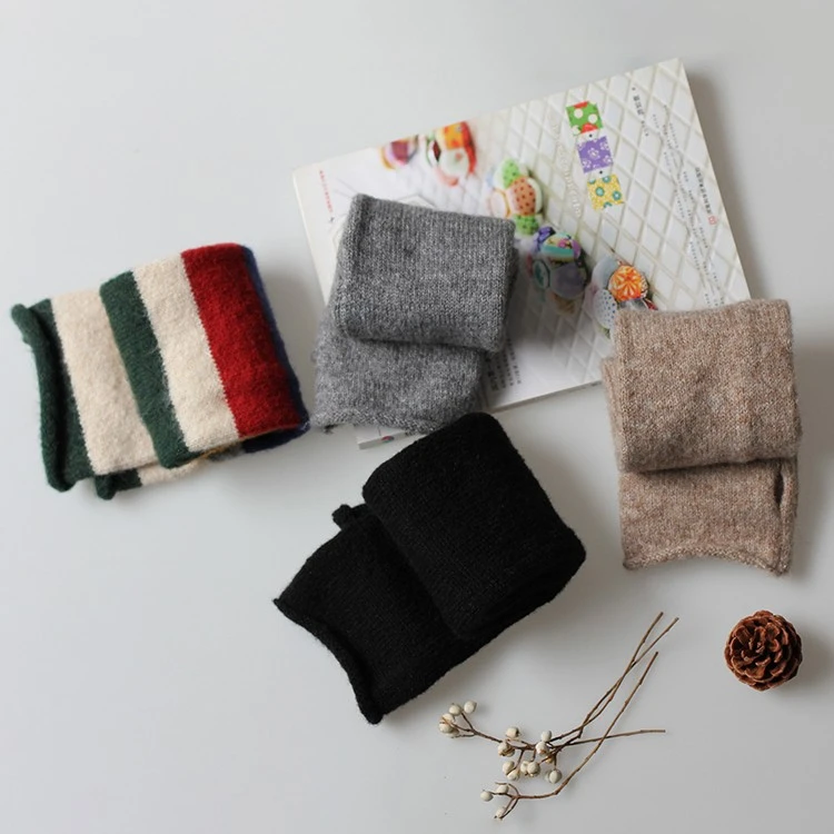 秋冬新品彩虹拼色长款手套时尚穿搭软糯针织保暖手套