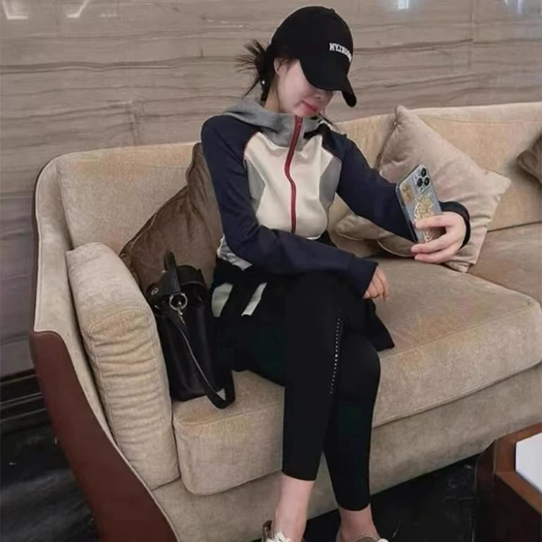 2025春季新款撞色连帽卫衣女设计感小众短款棒球服外套女