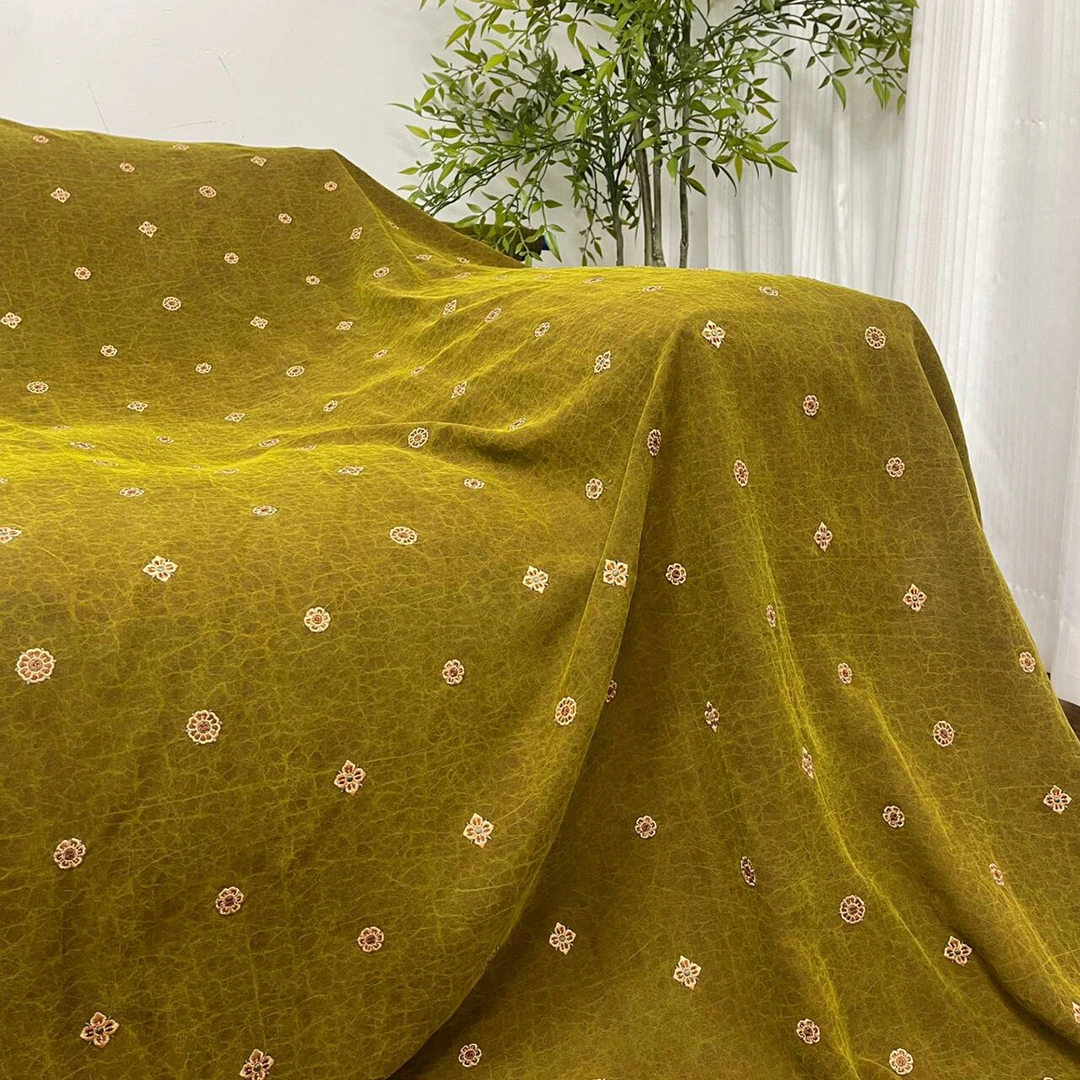 柠檬黄电力纺龟纹刺绣宝相花香云纱110门幅27姆米左右 桑蚕丝面料