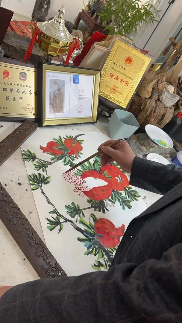 暮雨轻飞大红袍画家-侯玉华老师国画 石榴（带证书）