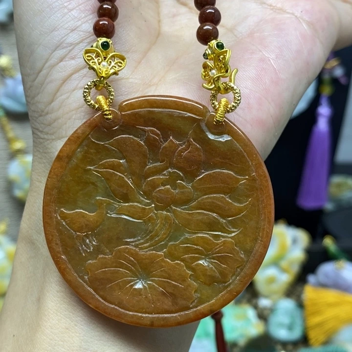 翡翠颈饰未镶嵌翡翠
