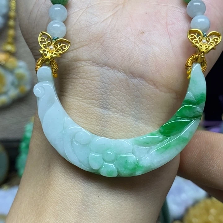 翡翠颈饰未镶嵌翡翠