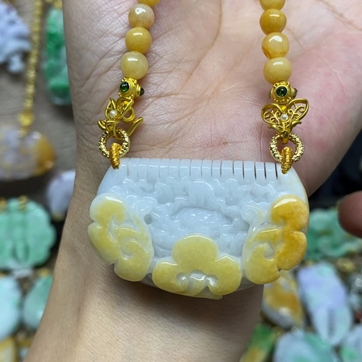 翡翠颈饰未镶嵌翡翠