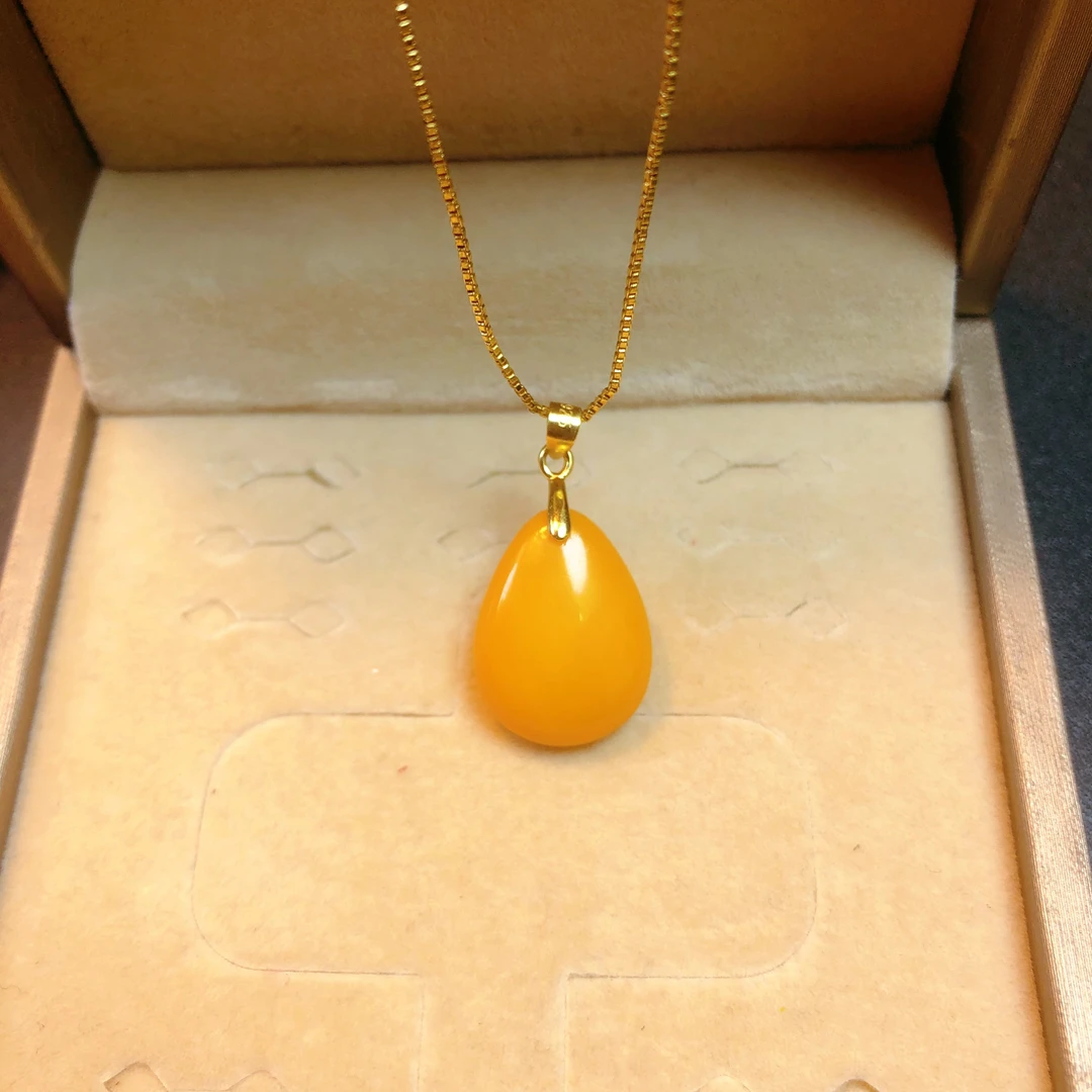 天然鸡油黄蜜蜡15X20MM水滴s925银镶嵌吊坠原石简单百搭琥珀女