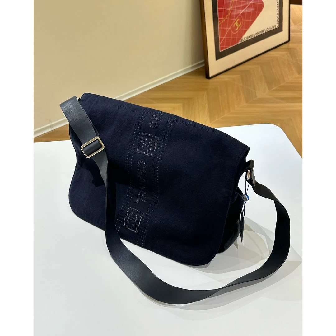 95新 Chanel/香奈儿 只盒/Chanel运动方标帆布深深蓝斜挎包