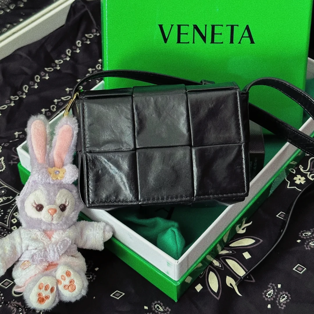 95新 BOTTEGA VENETA/葆蝶家 只盒/BV细腻羊皮六格斜挎小废包