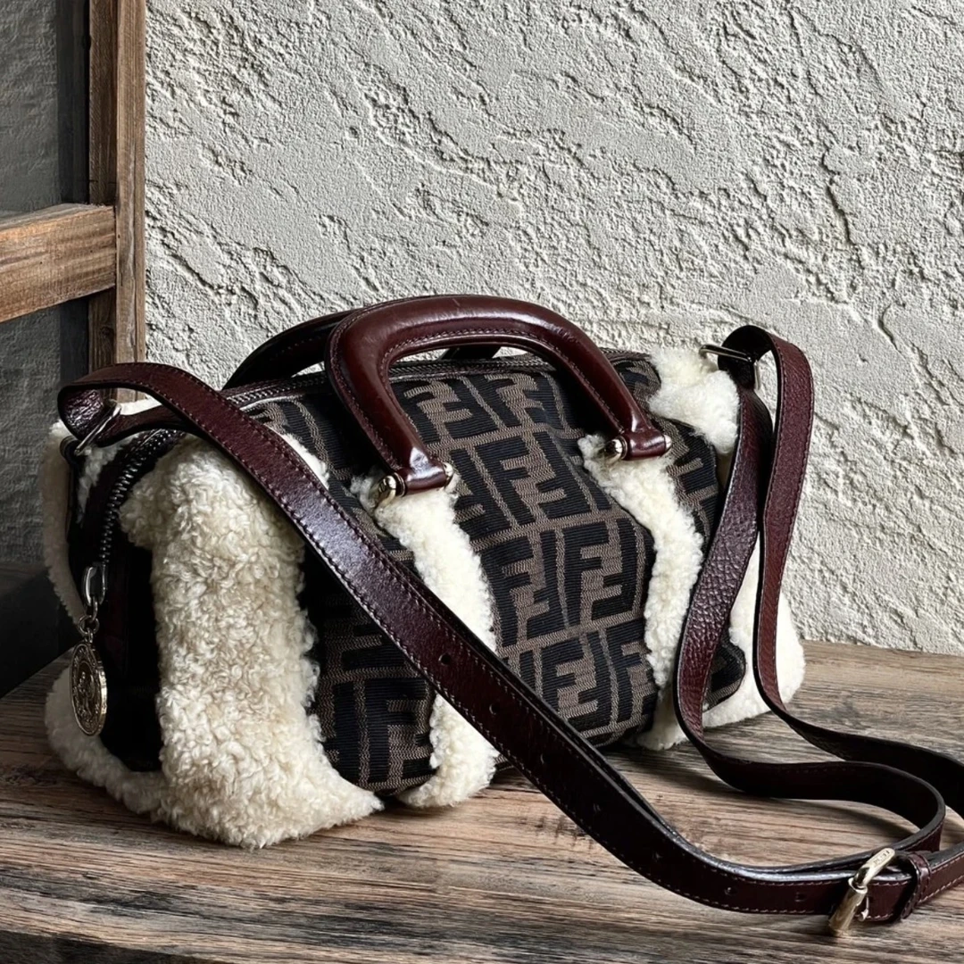 95新 FENDI/芬迪 只盒/Fendi松鼠金银金币羊羔毛老花手拎斜挎包