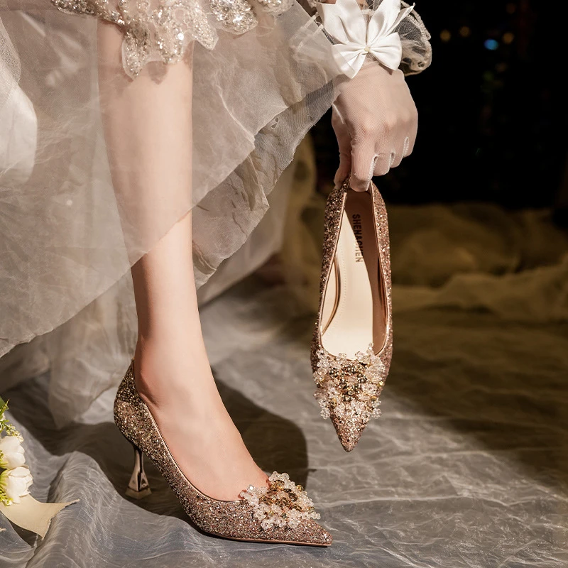 【囍见】法式尖头浅口细跟单鞋中式订婚鞋小众气质不累脚新娘鞋