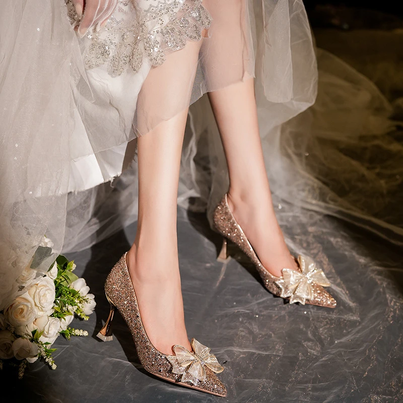 【囍见】小众蝴蝶结法式尖头亮片浅口单鞋婚礼宴会不累脚新娘高跟鞋