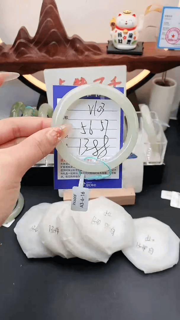 【闪购商品】和田玉手镯未镶嵌V103微色差