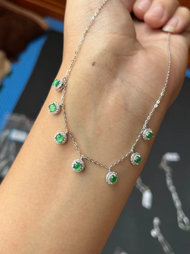 s925银镶翡翠多颗粒时尚款锁骨链101绿色百搭