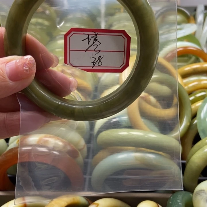 蛇纹石玉手镯未镶嵌琴