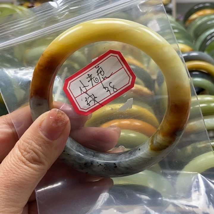 蛇纹石玉手镯未镶嵌?****台