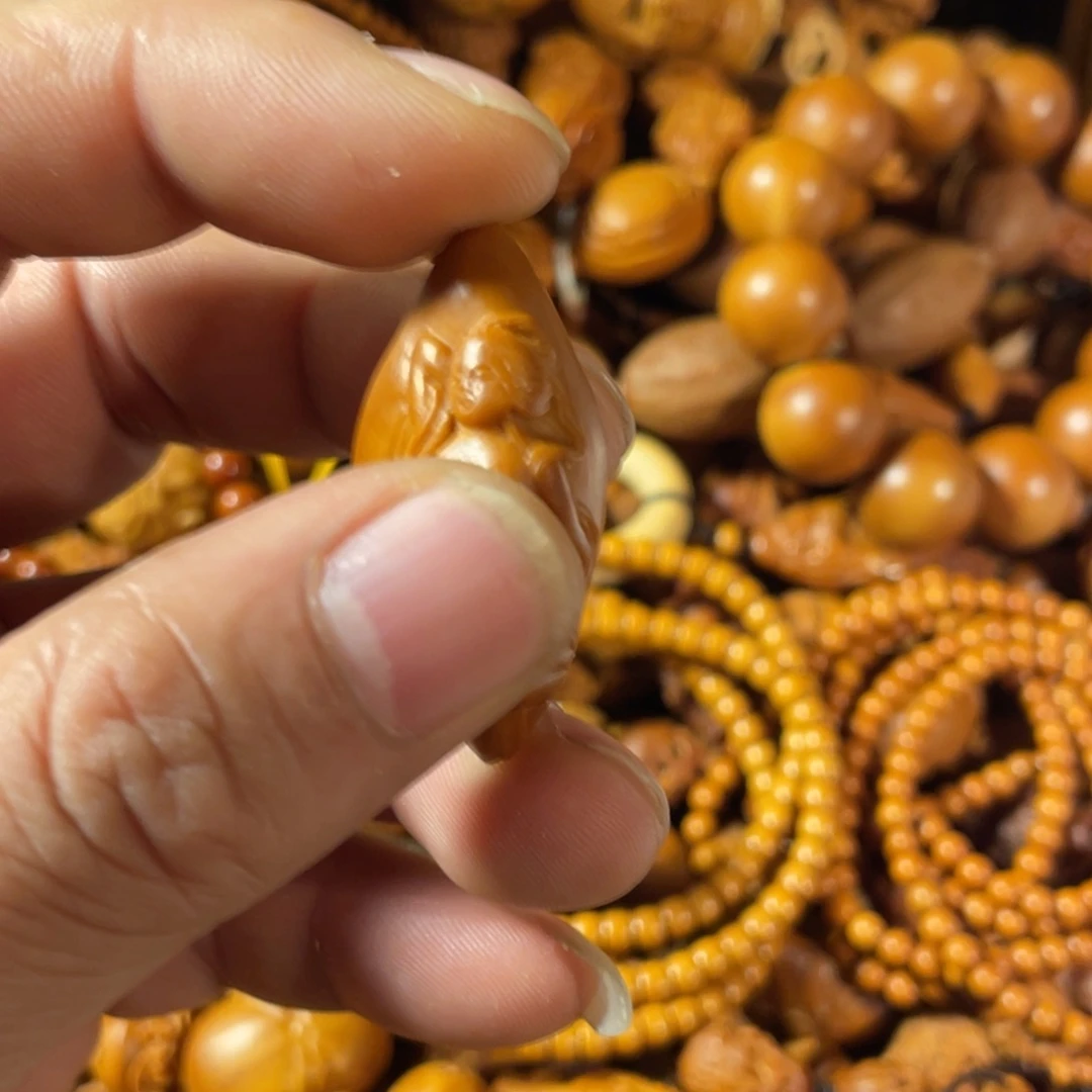 橄榄核核雕飞天美女271