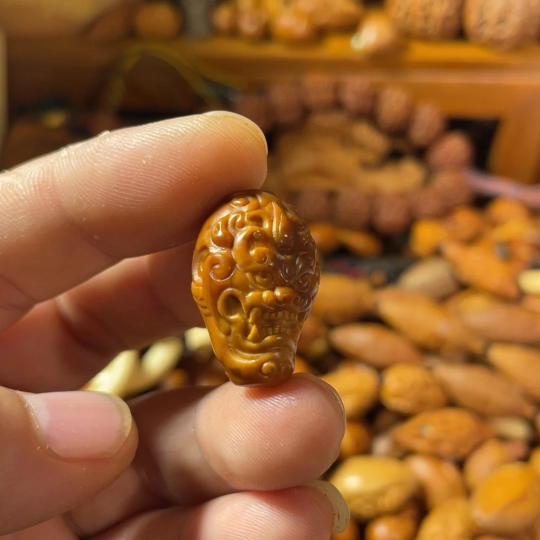 橄榄核核雕兽面三通063
