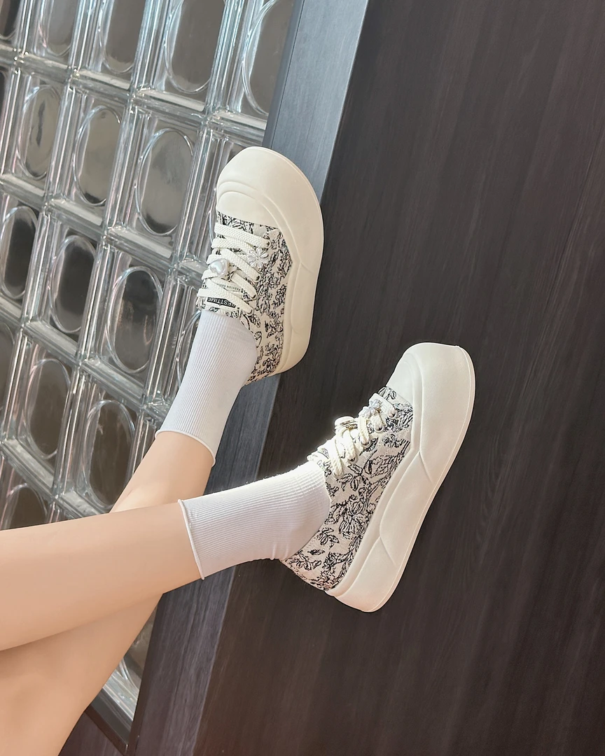 【鞋爱】162-6国潮原创UNG超轻刺绣布面丑萌板鞋