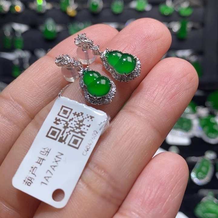 【闪购商品】定制翡翠18K金镶嵌葫芦耳钉