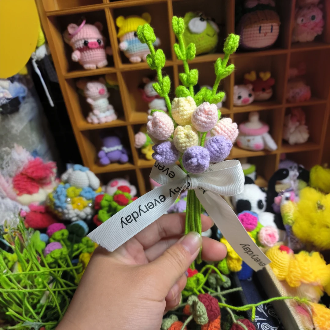 毛线编织，办公室摆件，迷你郁金香花束，迷你花束，可做胸针，出风口