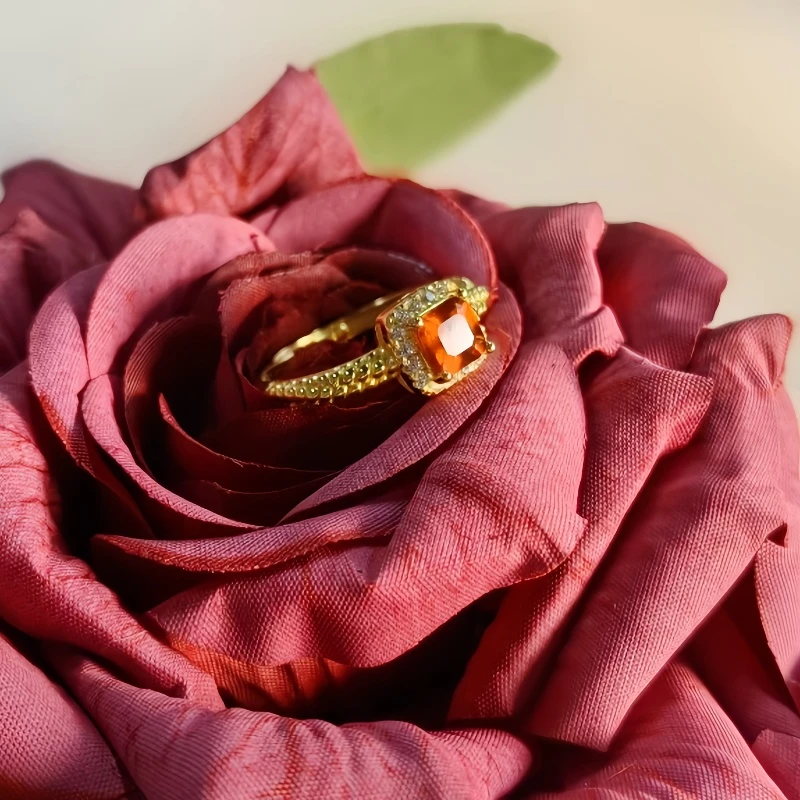 金色镶嵌宫廷风芬达石戒指