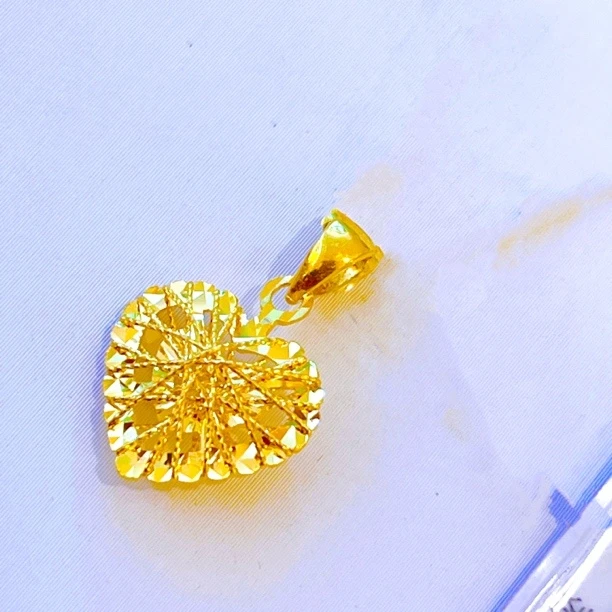 A  足金999一往情深爱心挂坠时尚轻奢