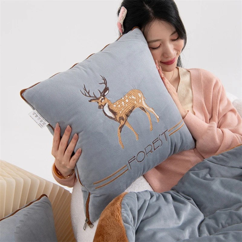 北欧简约两用抱枕被子加厚宝宝绒高档汽车靠垫沙发办公室午睡毛毯