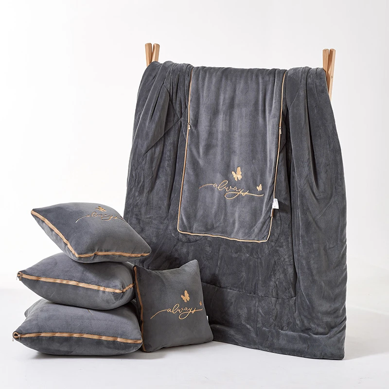 A类加大抱枕被两用特厚加绒加厚可折叠毛毯办公室卡车沙发睡觉