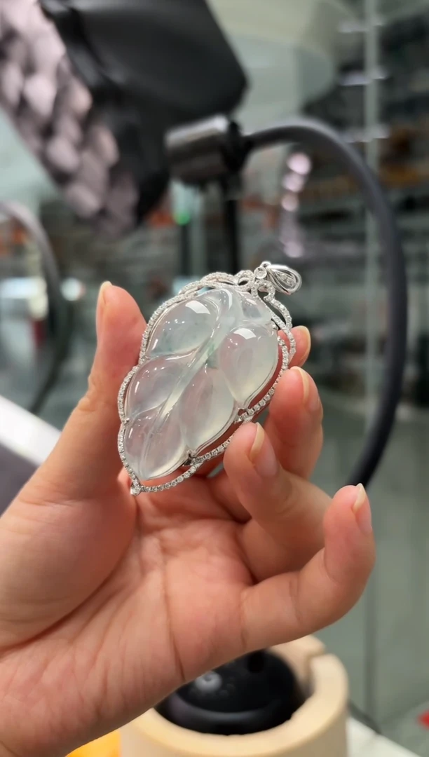 【闪购商品】翡翠吊坠(不含链)18K金镶嵌不退不换翡翠金枝玉叶吊坠