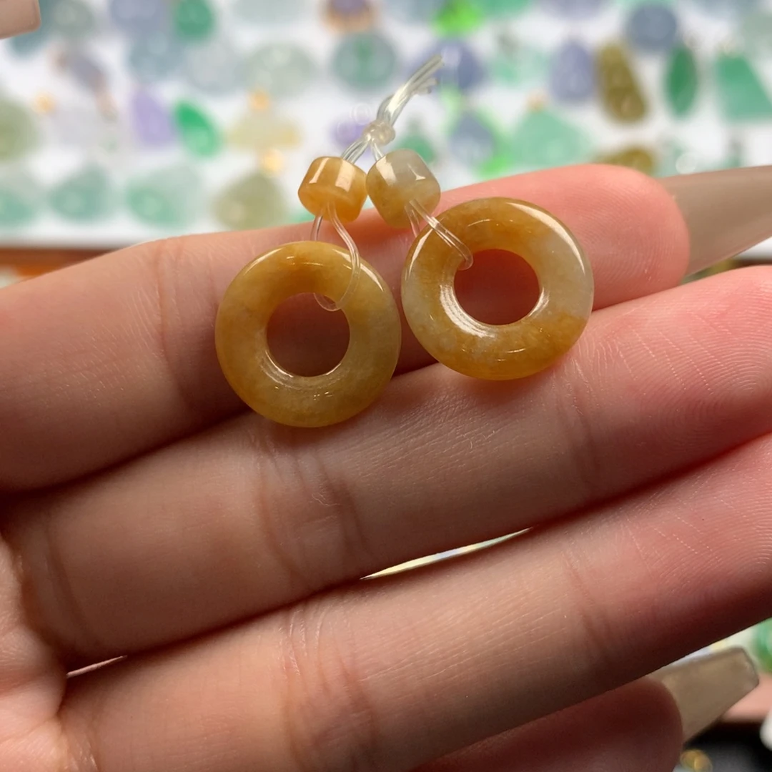翡翠颈饰未镶嵌甜甜圈一对