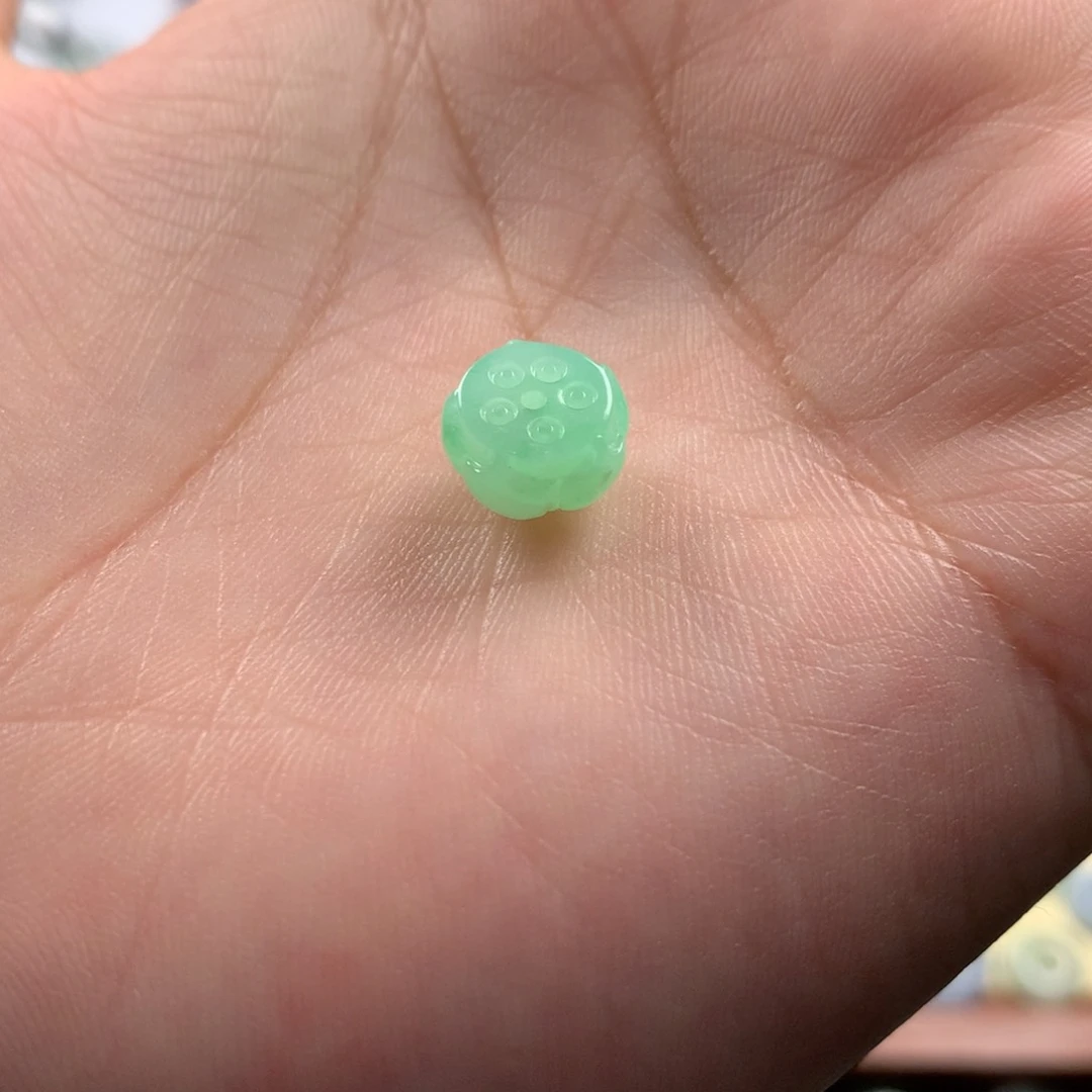 翡翠颈饰未镶嵌莲花珠