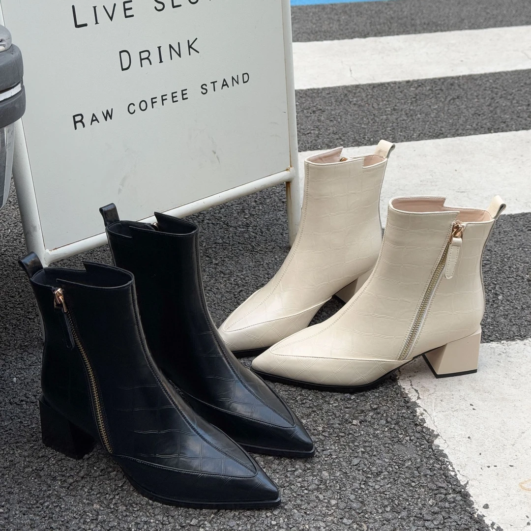 J246072  新款时尚秋靴厚绒靴子女时尚粗跟尖头短靴加绒