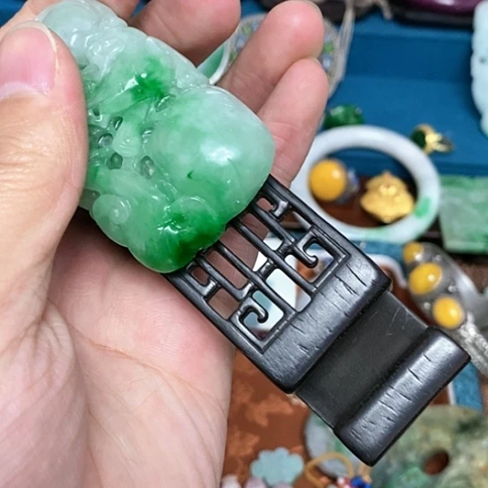 蓝*鱼粉彩手绘溜金茶杯托