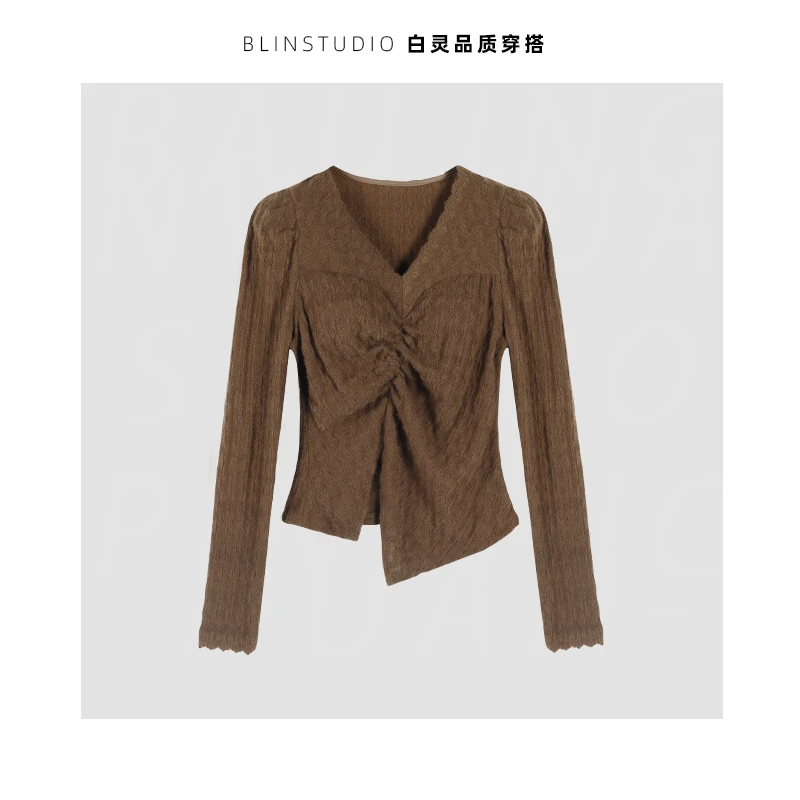 1（2935）新款设计感小众v领时尚气质上衣带胸垫