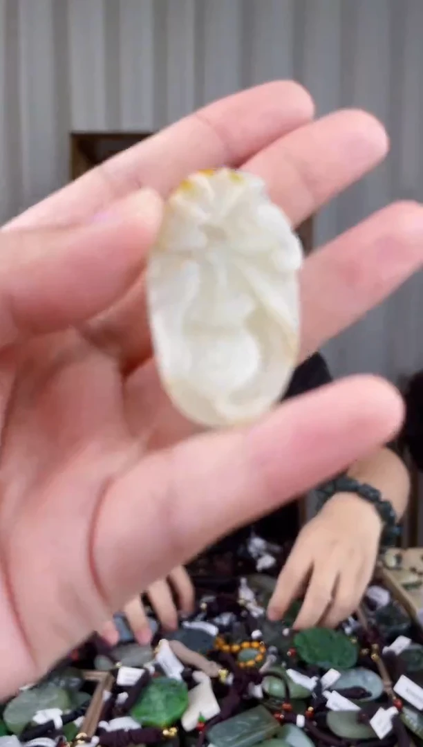 【闪购商品】和田玉挂件未镶嵌拍一发一，多样性发货！