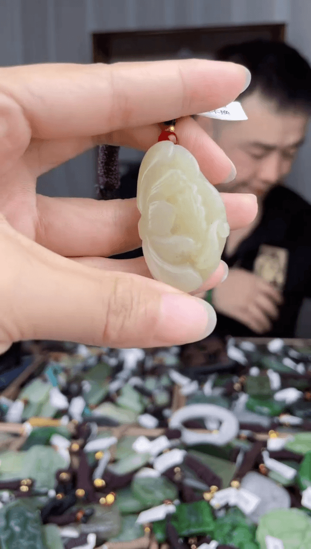 【闪购商品】和田玉挂件未镶嵌拍一发一，多样性发货！