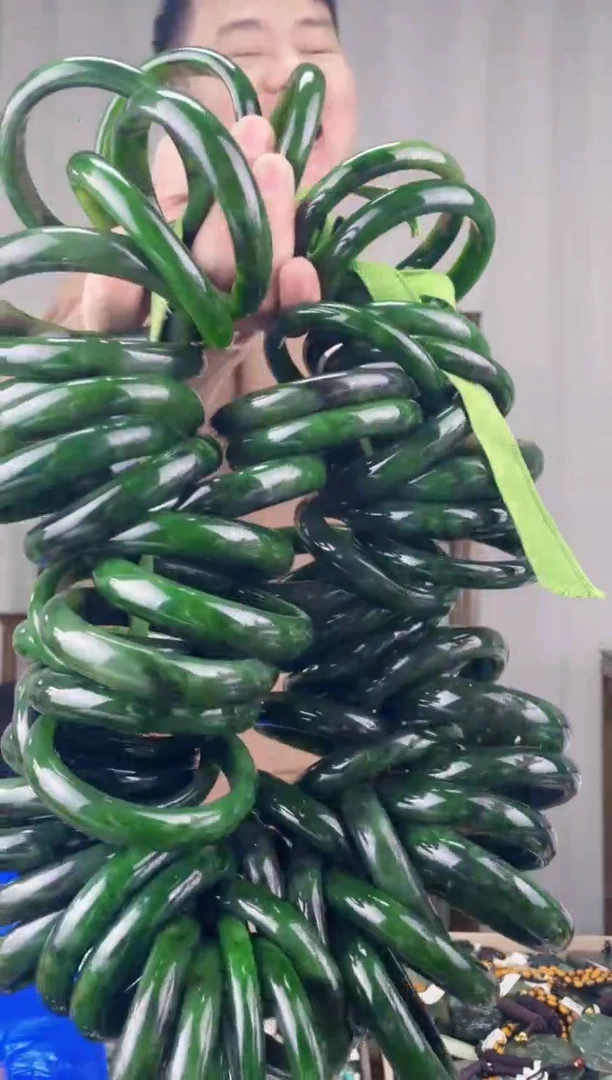 【闪购商品】和田玉挂件未镶嵌拍一发一，多样性发货！