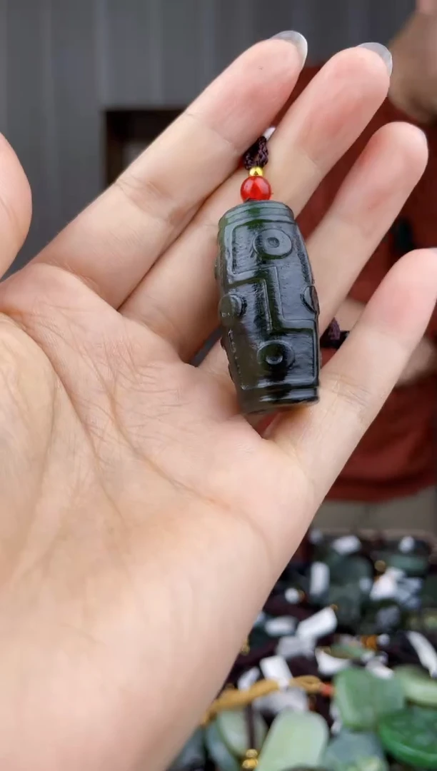 【闪购商品】和田玉挂件未镶嵌拍一发一，多样性发货！