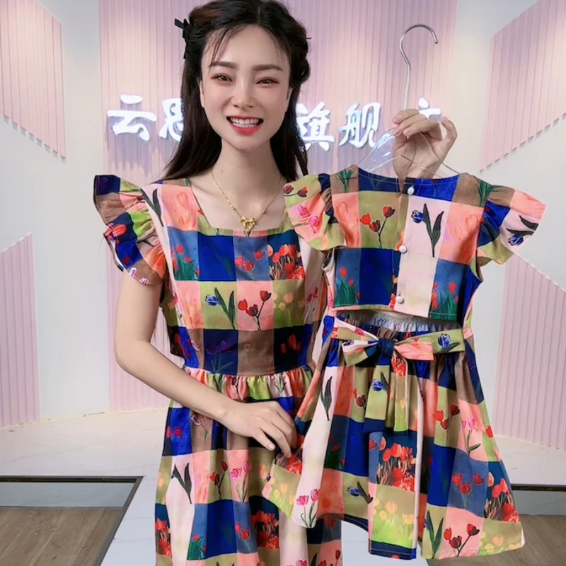 亲子装夏季新款女童时尚小飞袖碎花裙子母女装洋气露腰方领连衣裙