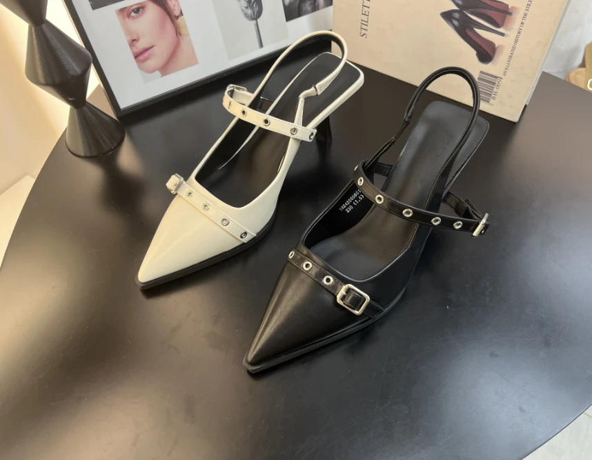 高跟鞋女2024小众皮搭扣尖头细跟气质包头凉鞋