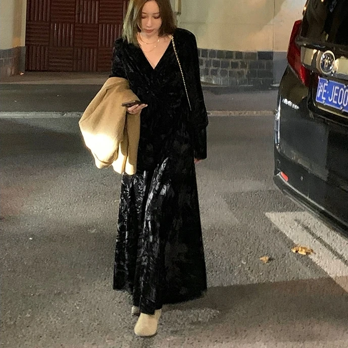 胖mm高级感打底金丝绒连衣裙·秋冬气质女神范赫本风黑色显瘦长裙