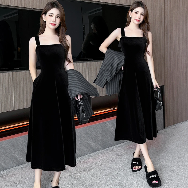2024黑色吊带连衣裙法式新款高级感显瘦小黑裙气质金丝绒背带裙子