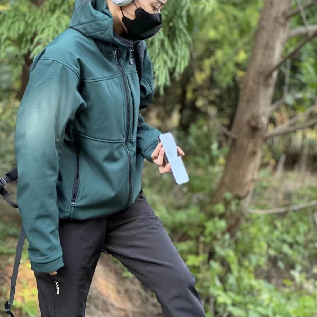 秋季新款立体裁剪多袋休闲情侣款软壳连帽夹克外套加绒软壳冲锋衣