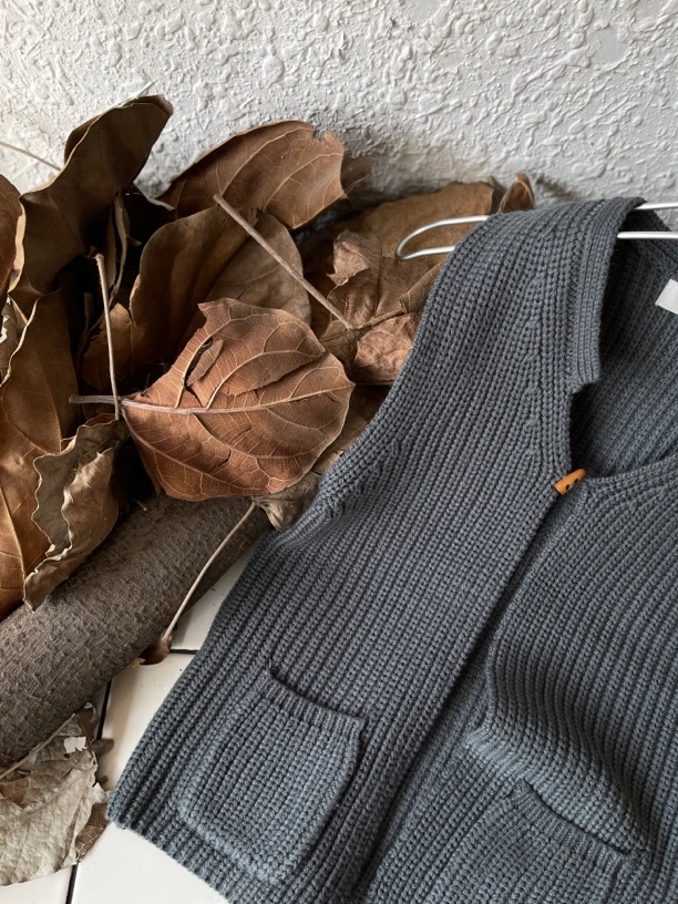 童装复古毛衣马甲毛衣开衫潮流秋冬纯色上衣抗起球儿童女童时尚