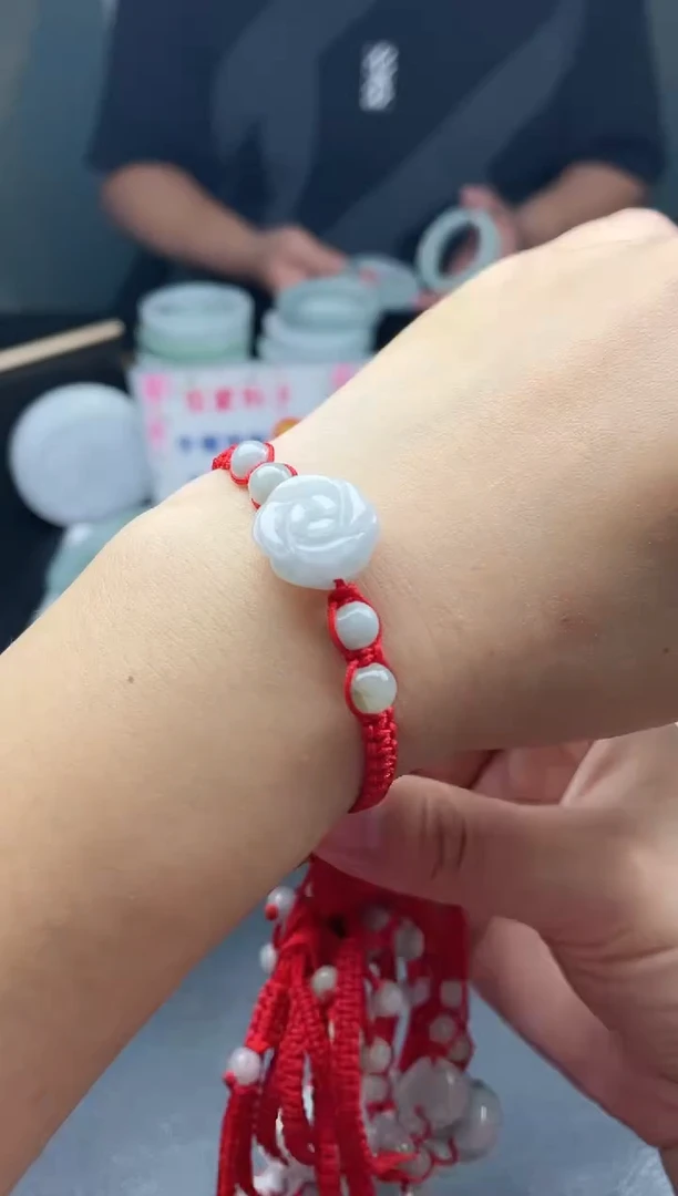 【闪购商品】翡翠手链未镶嵌玫瑰花手串