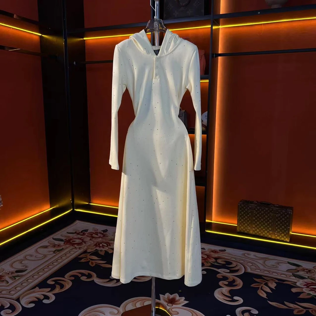 roiltrou2024秋冬上新纯色连帽点钻减龄显瘦连衣裙ZA1524310522