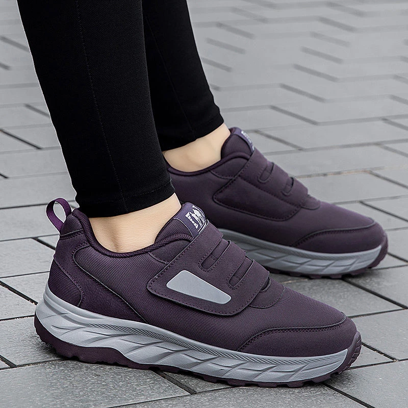 正品老人鞋秋季女一脚蹬中老年休闲软底健步鞋休闲防滑加宽妈妈鞋