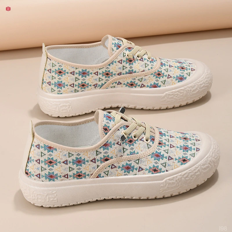 老北京布鞋女帆布鞋休闲软底防滑轻便妈妈鞋中老年厚底透气鞋子