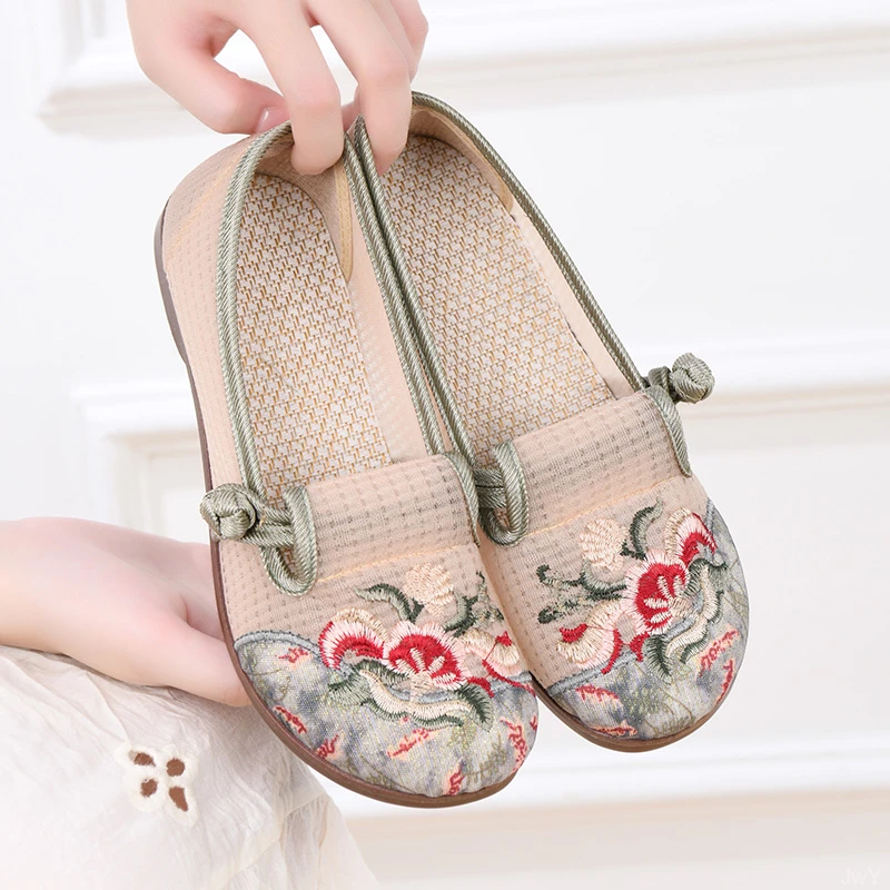 老北京布鞋女软底防滑夏季新款妈妈鞋中老年民族风透气网面鞋子