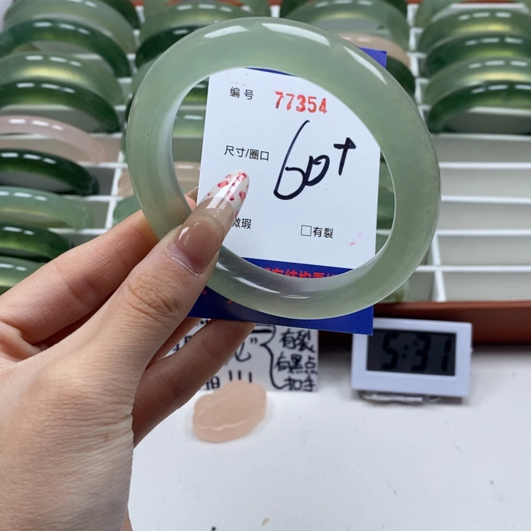 蛇纹石玉手镯未镶嵌