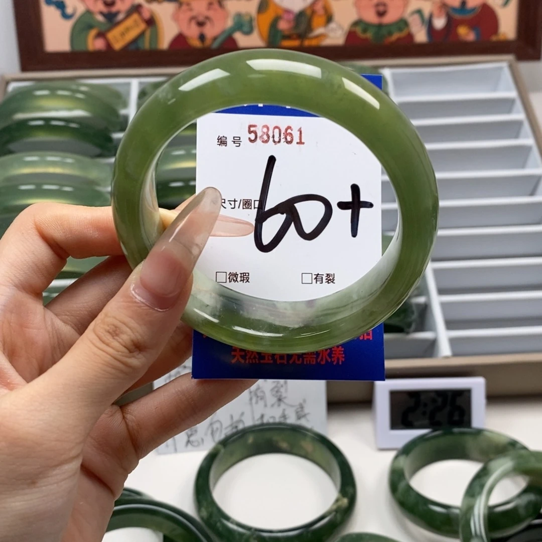 蛇纹石玉手镯未镶嵌