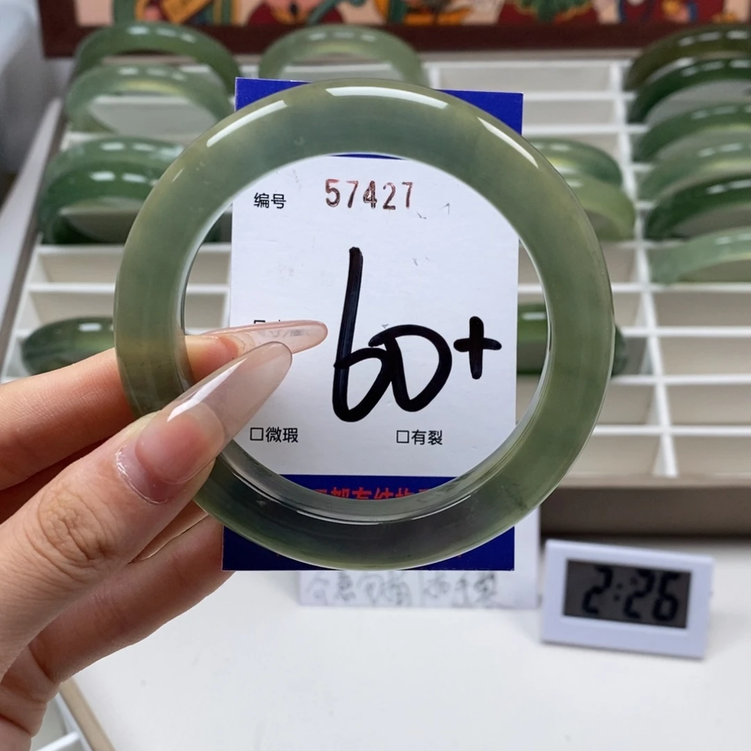 蛇纹石玉手镯未镶嵌
